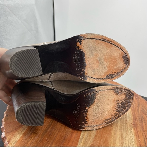 Corral Brown Ankle Boots with Western Style and Chunky Heel - Picture 7 of 9